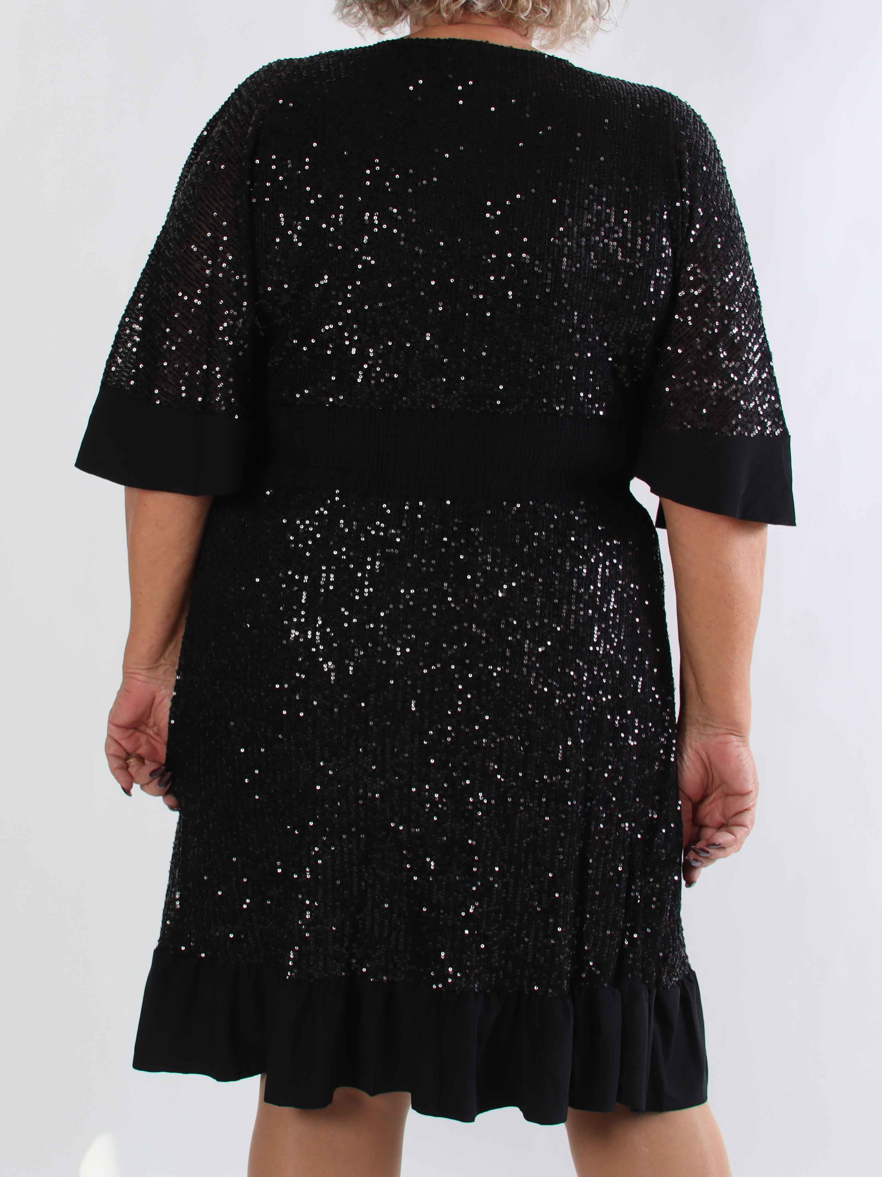 Pamela Glitter Short - Plus size pailletkjole med flæser og smock